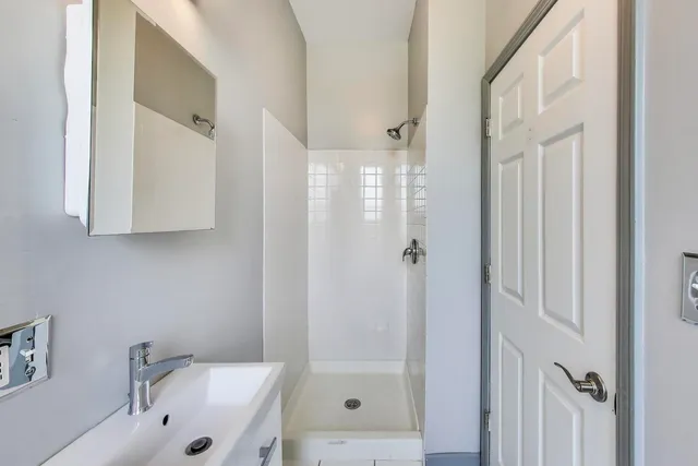 $2,900 | 737 East 50th Street, Unit 4, Chicago, IL 60615