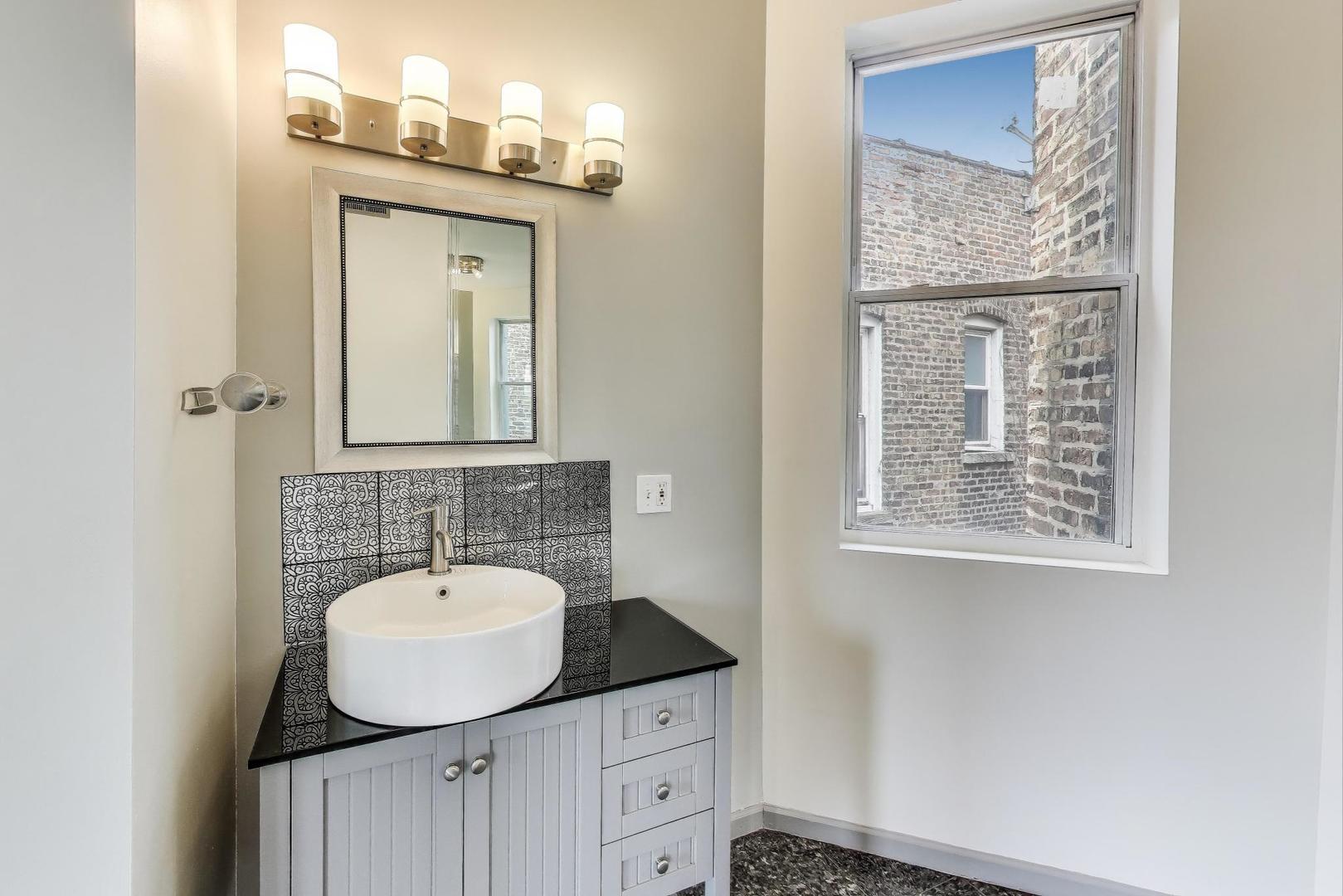 737 East 50th Street, Unit 4 Chicago, IL 60615 - Photo 19 of 28