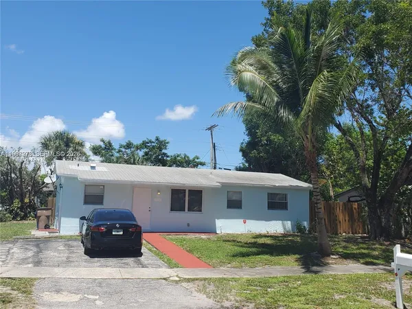 $2,850 | 831 Southwest 14th Court, Deerfield Beach, FL 33441