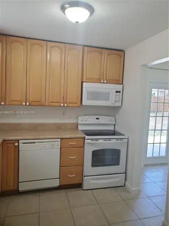 $2,850 | 831 Southwest 14th Court, Deerfield Beach, FL 33441