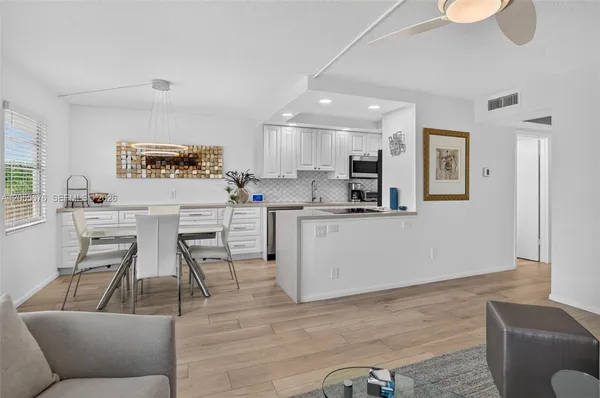 $279,900 | 3052 Guilford C, Unit 3052, Boca Raton, FL 33434