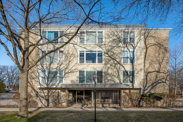 $249,900 | 601 Ridge Road, Unit 202, Wilmette, IL 60091