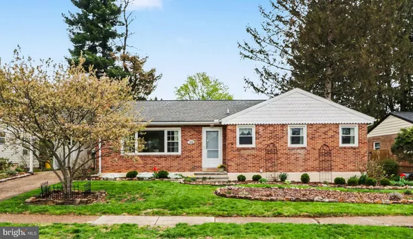 $300,000 | 33 Center Drive, Camp Hill, PA 17011