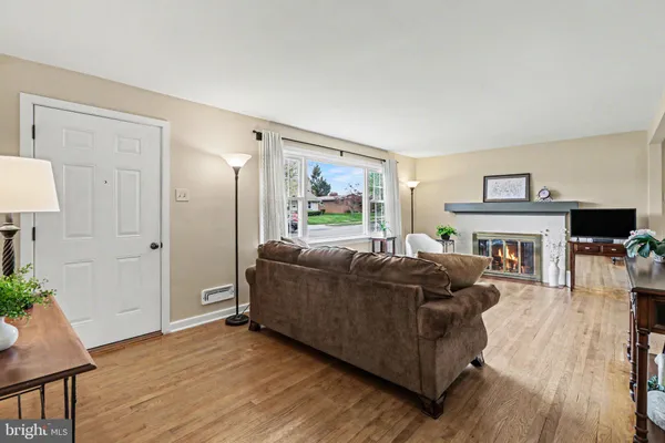 $300,000 | 33 Center Drive, Camp Hill, PA 17011