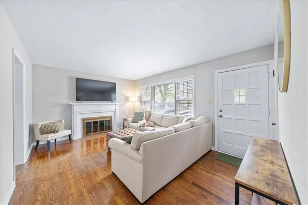 $329,000 | 2816 West 47th Terrace, Westwood, KS 66205