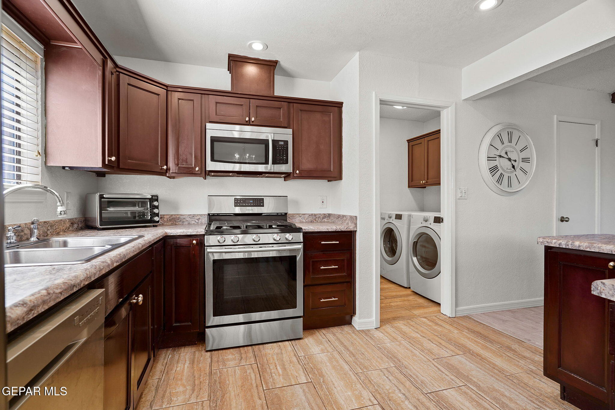 11230 Red Hawk Lane El Paso, TX 79936 - Photo 11 of 40 14-web-or-mls-DSC05808