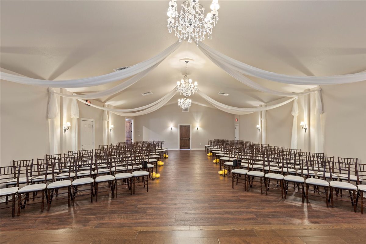 178 Pine Tree Loop Bastrop, TX 78602 - Photo 20 of 40 a lobby with furniture and wooden floor