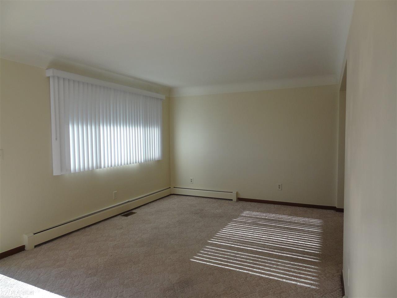 11191 East 11 Mile Road Warren, MI 48093 - Photo 5 of 18 31336094-4.JPG