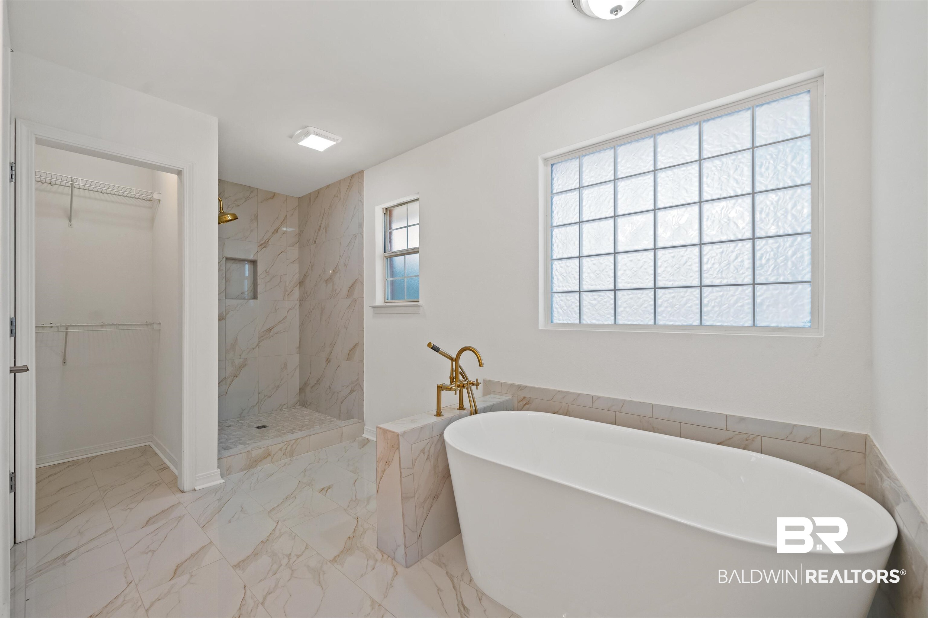 16362 Hamlet Lane Foley, AL 36535 - Photo 19 of 46 Primary suite