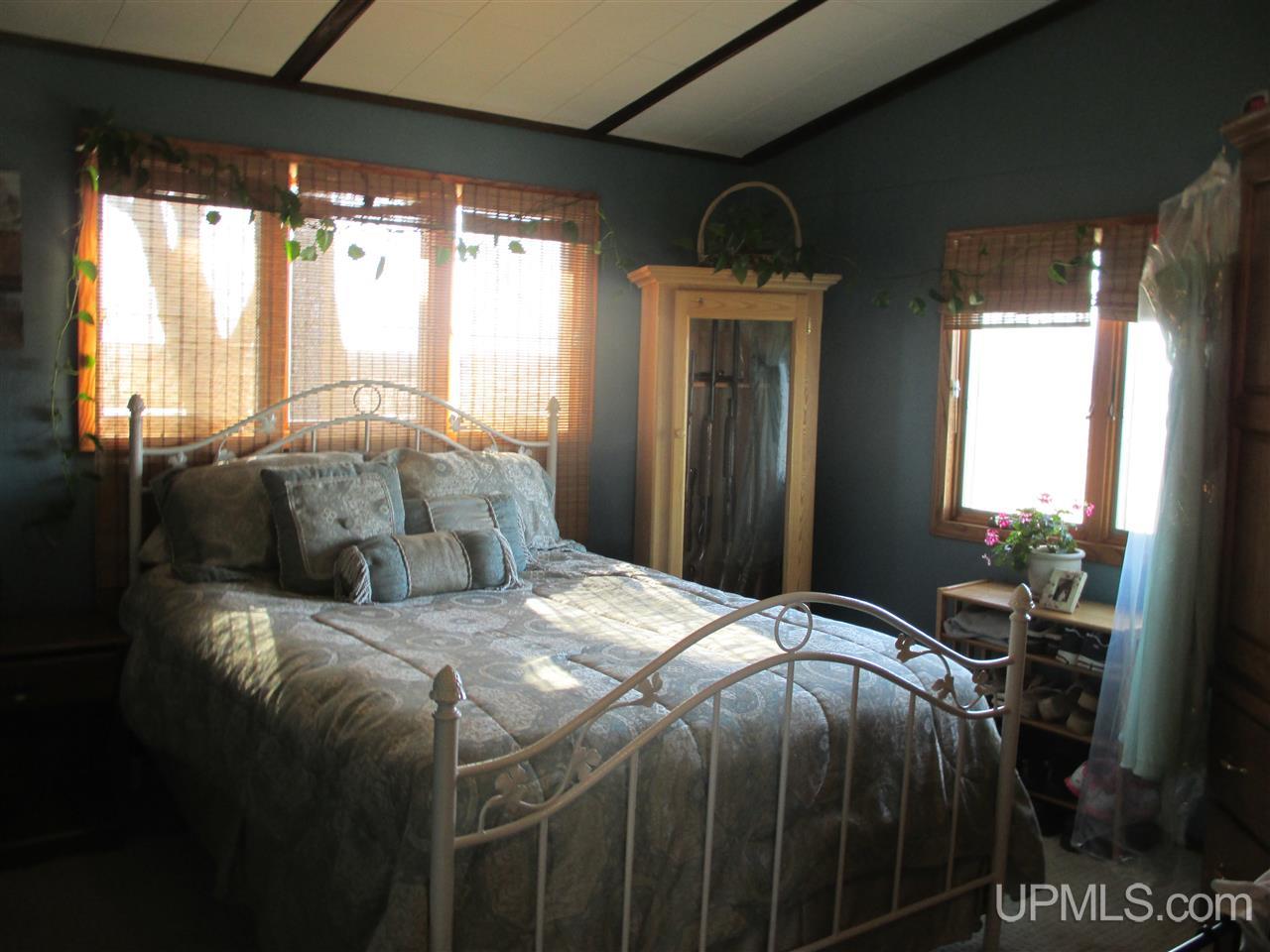 7843 County 426 M.5 Road Gladstone, MI 49837 - Photo 11 of 26 Gallery Image 11