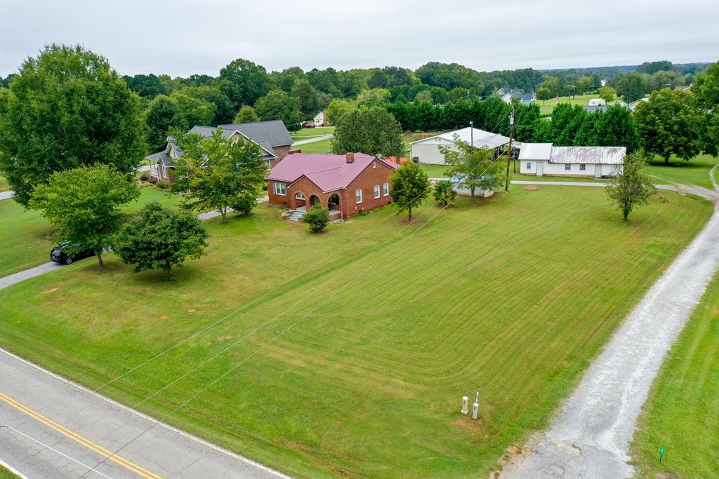 706 Deadfall Road West Greenwood, SC 29649 - Photo 6 of 34 Gallery Image 6