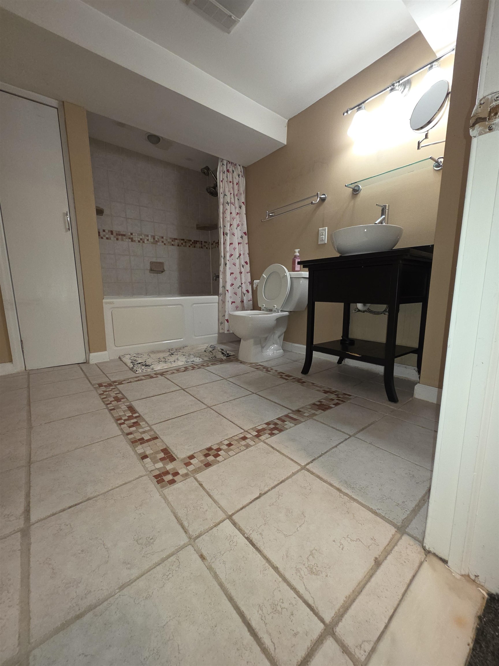 365 Avenue A, Unit 1 Bayonne, NJ 07002 - Photo 11 of 14 a bedroom with a bed and a table in it