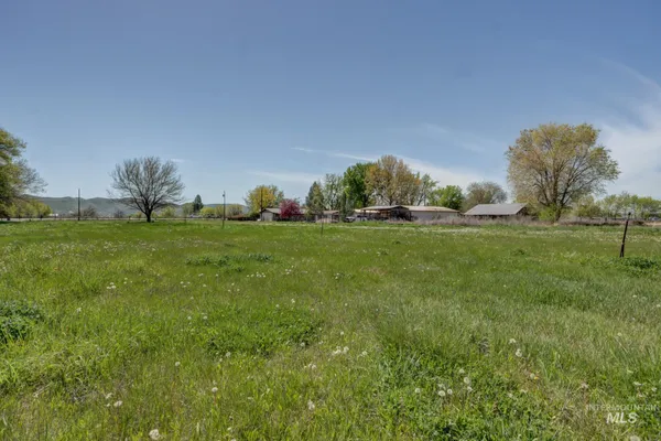 $1,300,000 | 338-340 & Tbd Highway West, Emmett, ID 83617
