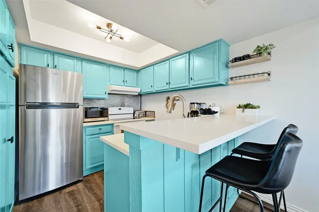 $2,400 | 115 Comanche Drive, Point Venture, TX 78645