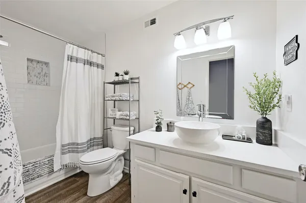 $2,200 | 115 Comanche Drive, Point Venture, TX 78645