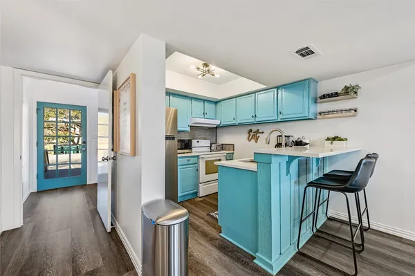 $2,200 | 115 Comanche Drive, Point Venture, TX 78645