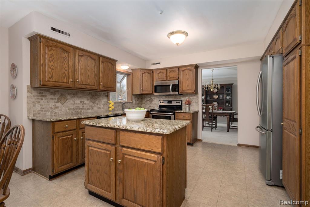 357 Powderhorn Ridge Court Rochester Hills, MI 48309 - Photo 10 of 42
