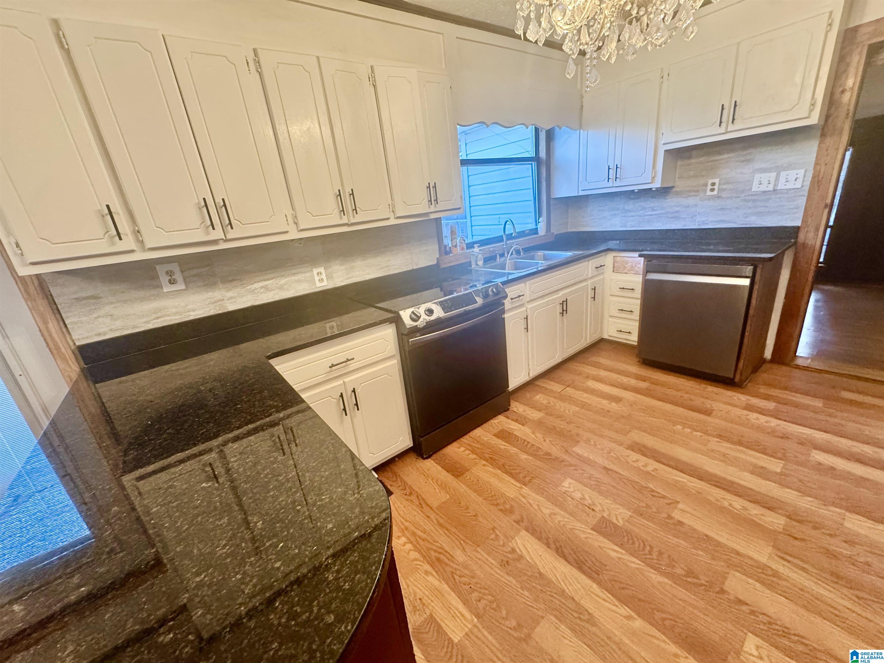 312 Wheeler Street Sylacauga, AL 35150 - Photo 7 of 37