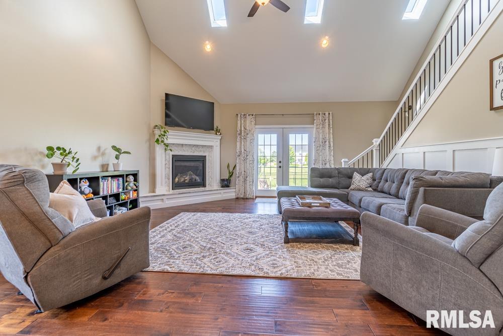 1324 Nofsinger Road Washington, IL 61571 - Photo 3 of 40 Gallery Image 3