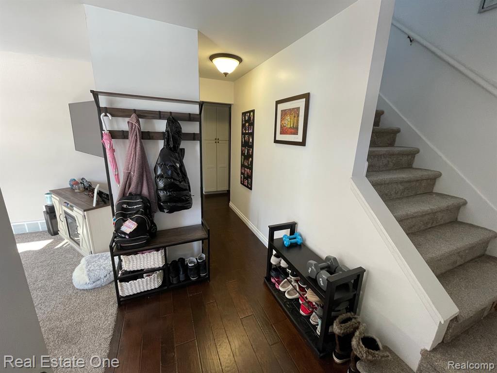 5479 Canonsburg Road Grand Blanc, MI 48439 - Photo 3 of 23