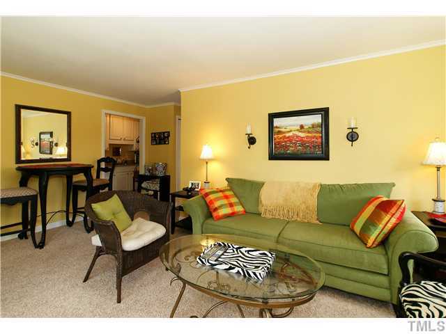 809 Daniels Street, Unit B Raleigh, NC 27605 - Photo 4 of 10 Here is a great option on how to arrange your furniture.