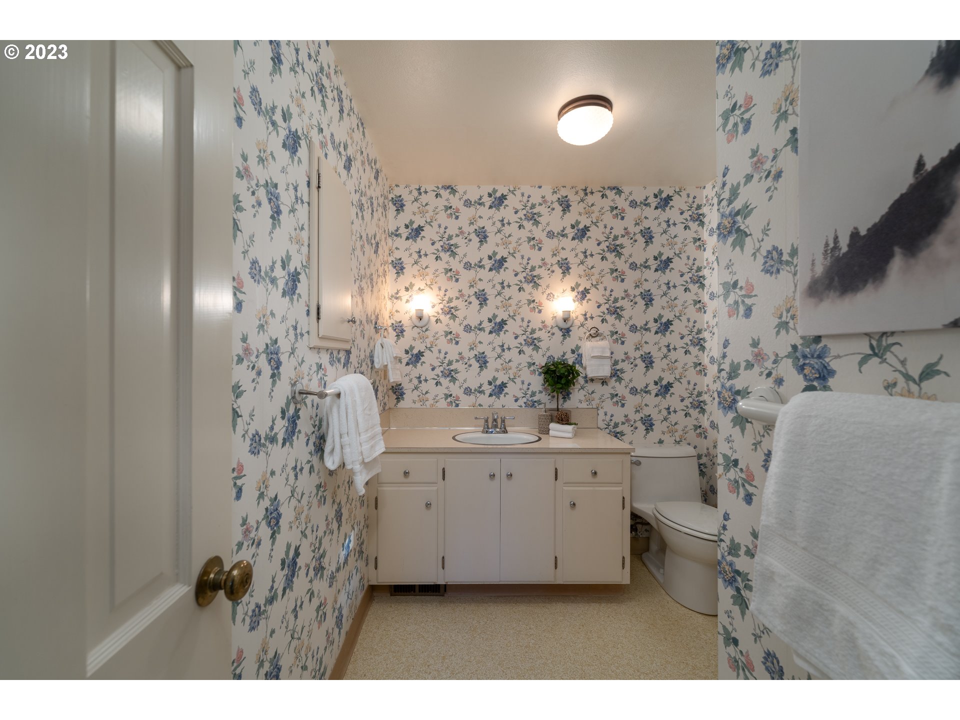 4333 Southwest 54th Place Portland, OR 97221 - Photo 20 of 46 Bathroom, Attached