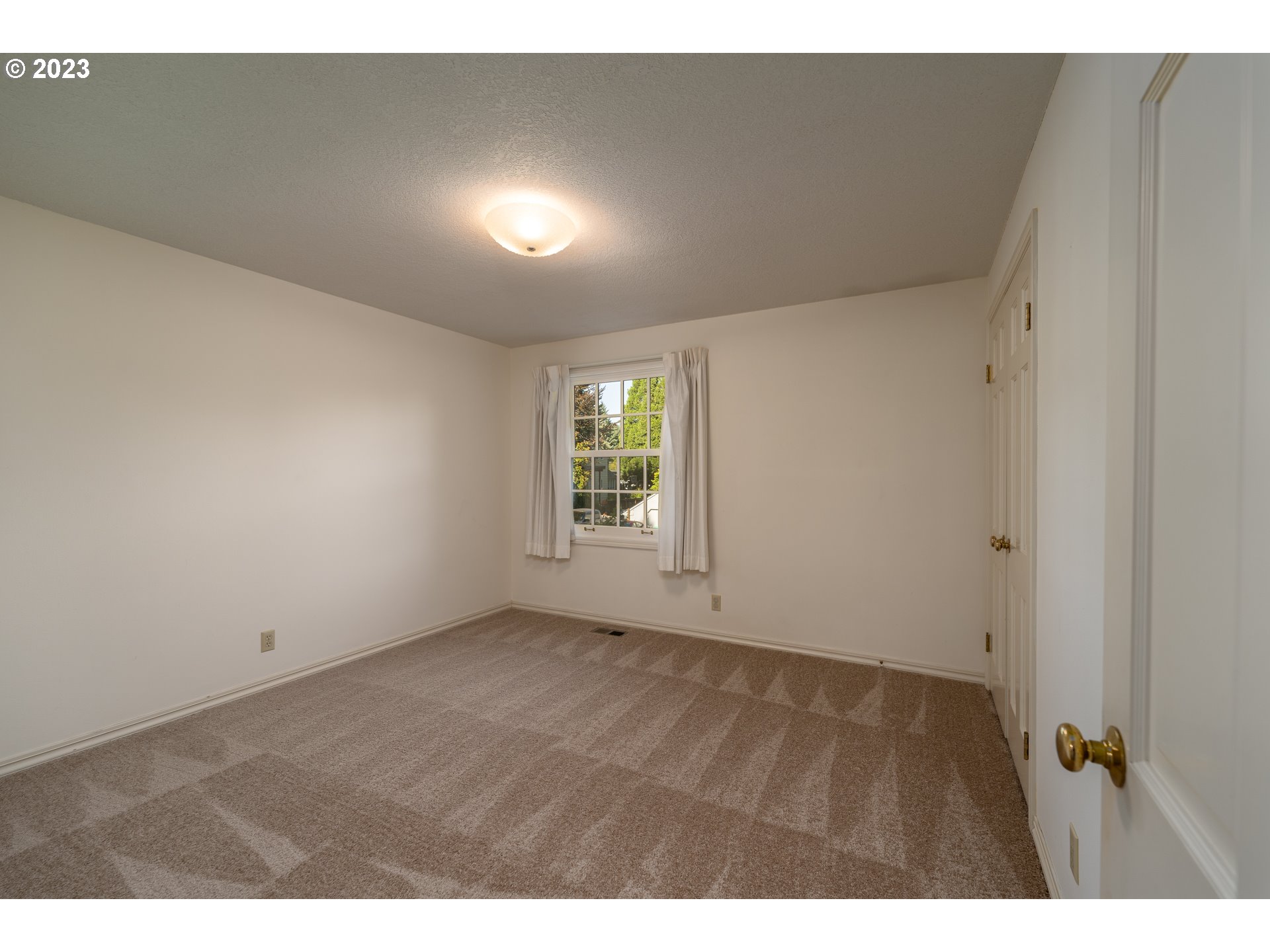 4333 Southwest 54th Place Portland, OR 97221 - Photo 21 of 46 Bedroom