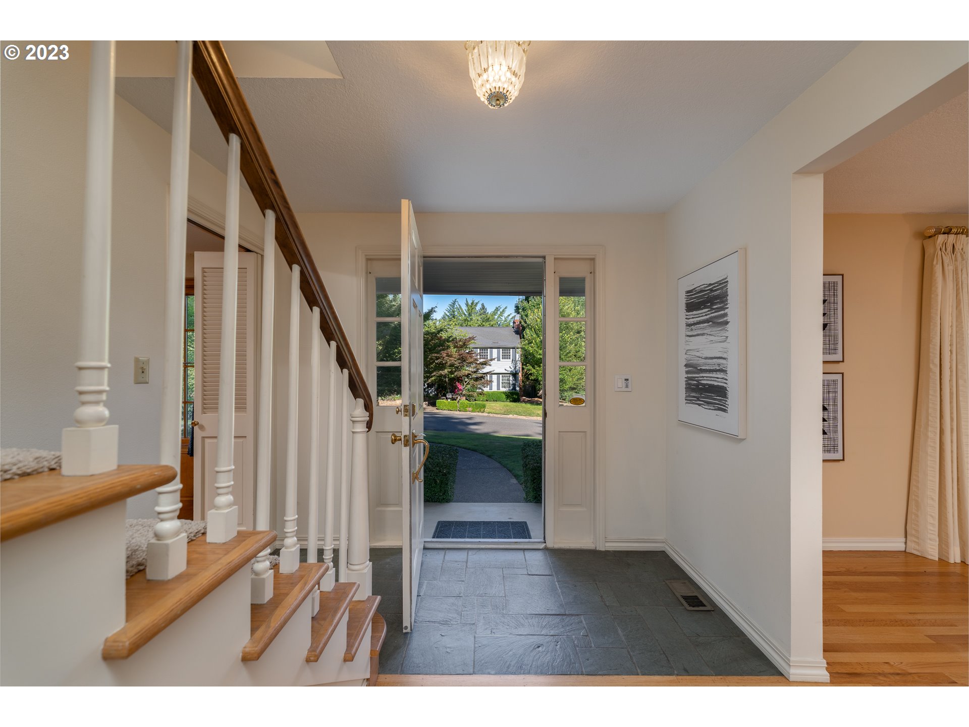 4333 Southwest 54th Place Portland, OR 97221 - Photo 5 of 46 Entrance/Foyer