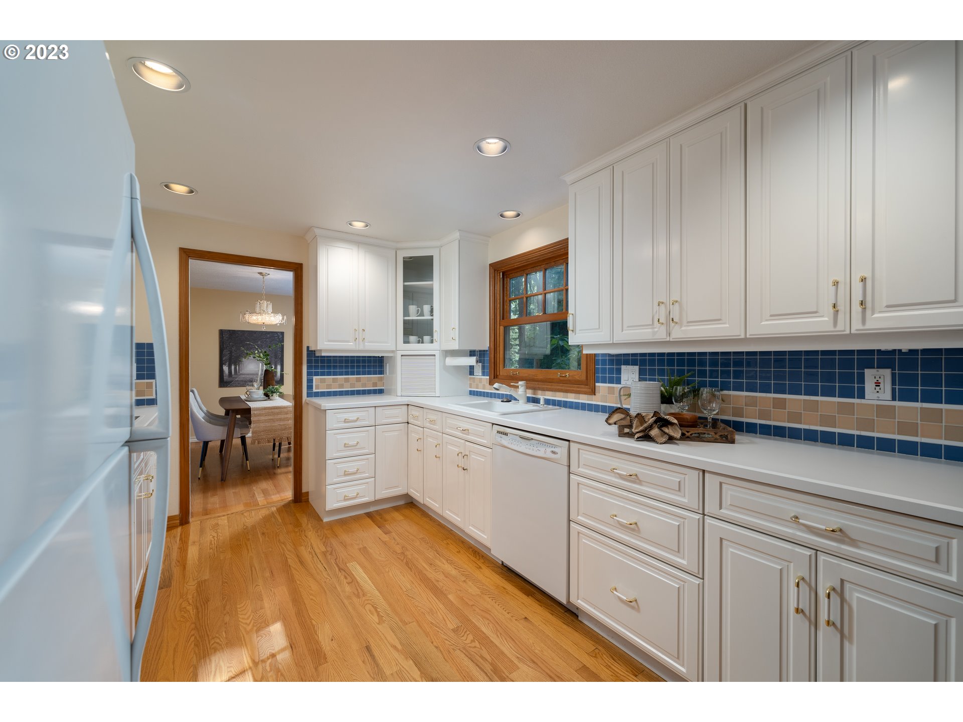 4333 Southwest 54th Place Portland, OR 97221 - Photo 10 of 46 Kitchen