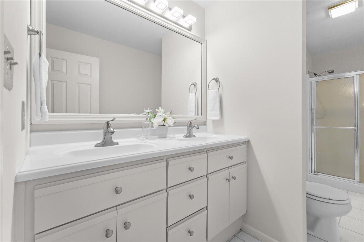 5751 Cox Hopkins Road Roanoke, VA 24014 - Photo 20 of 48 Primary Bath