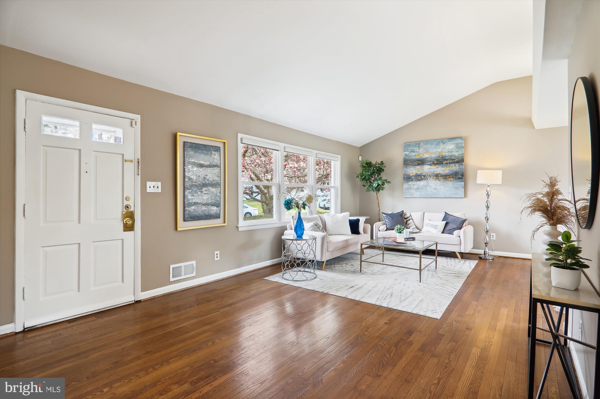 10810 Meadowhill Road Silver Spring, MD 20901 - Photo 6 of 33 Living Room