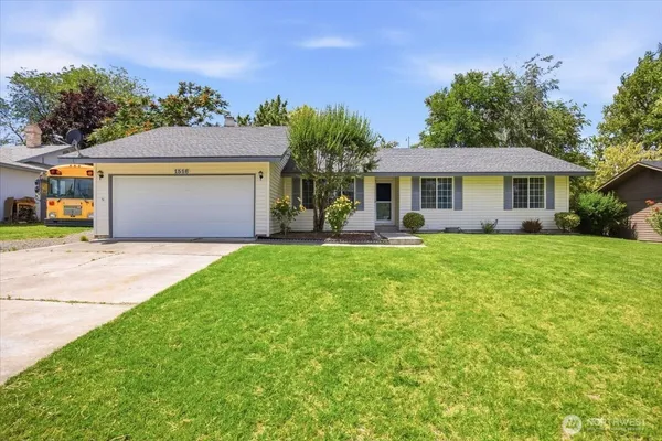 $389,990 | 1516 South Olympia Place, Kennewick, WA 99337