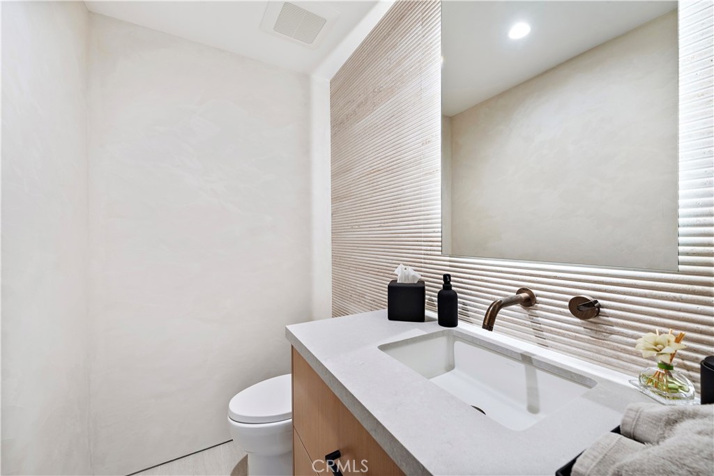 322 Iris Avenue Corona del Mar, CA 92625 - Photo 11 of 31