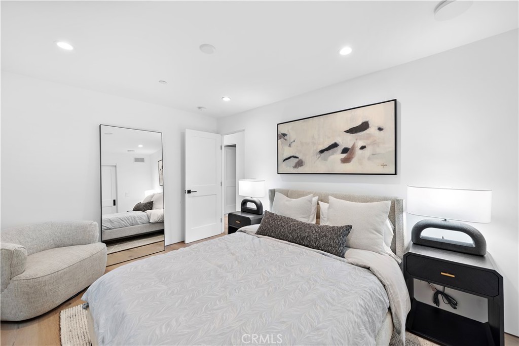 322 Iris Avenue Corona del Mar, CA 92625 - Photo 13 of 31