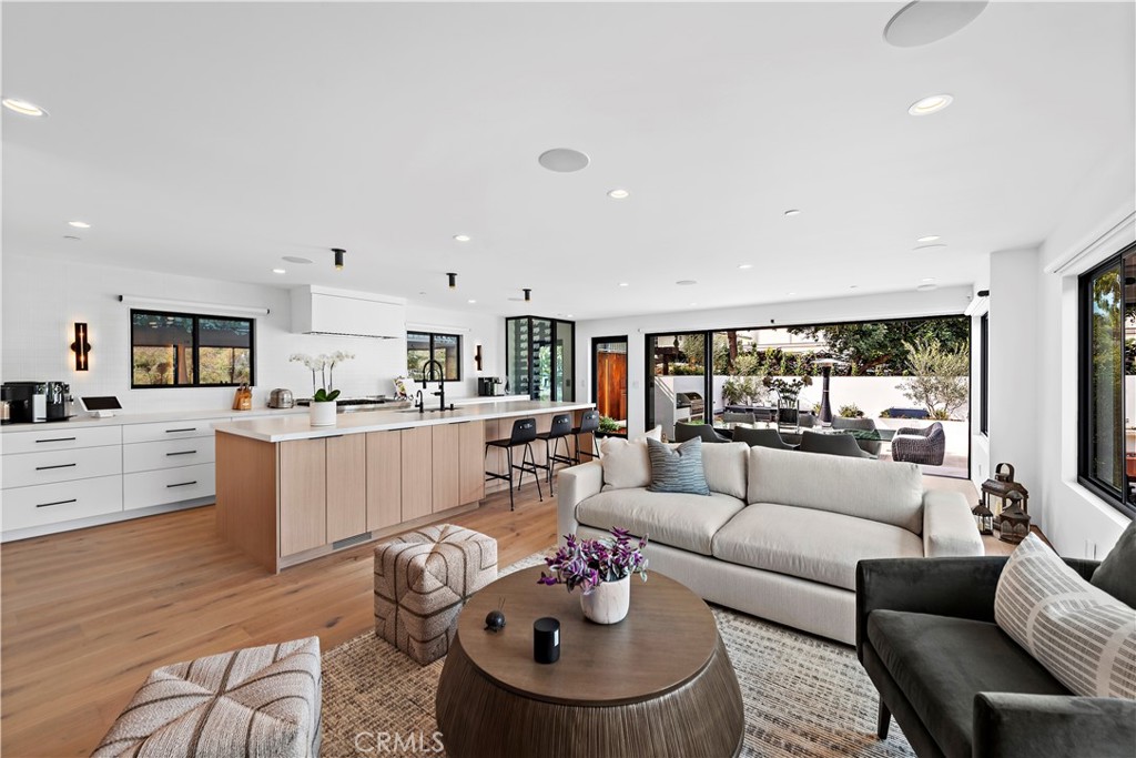 322 Iris Avenue Corona del Mar, CA 92625 - Photo 4 of 31