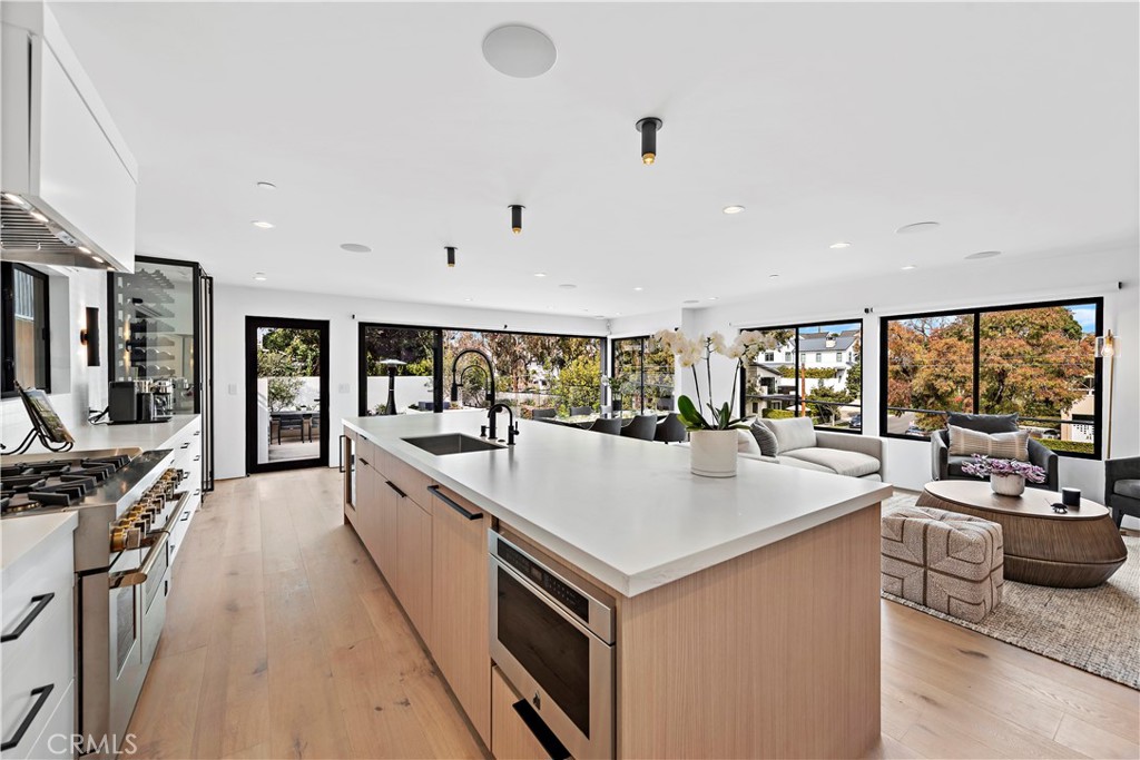 322 Iris Avenue Corona del Mar, CA 92625 - Photo 5 of 31