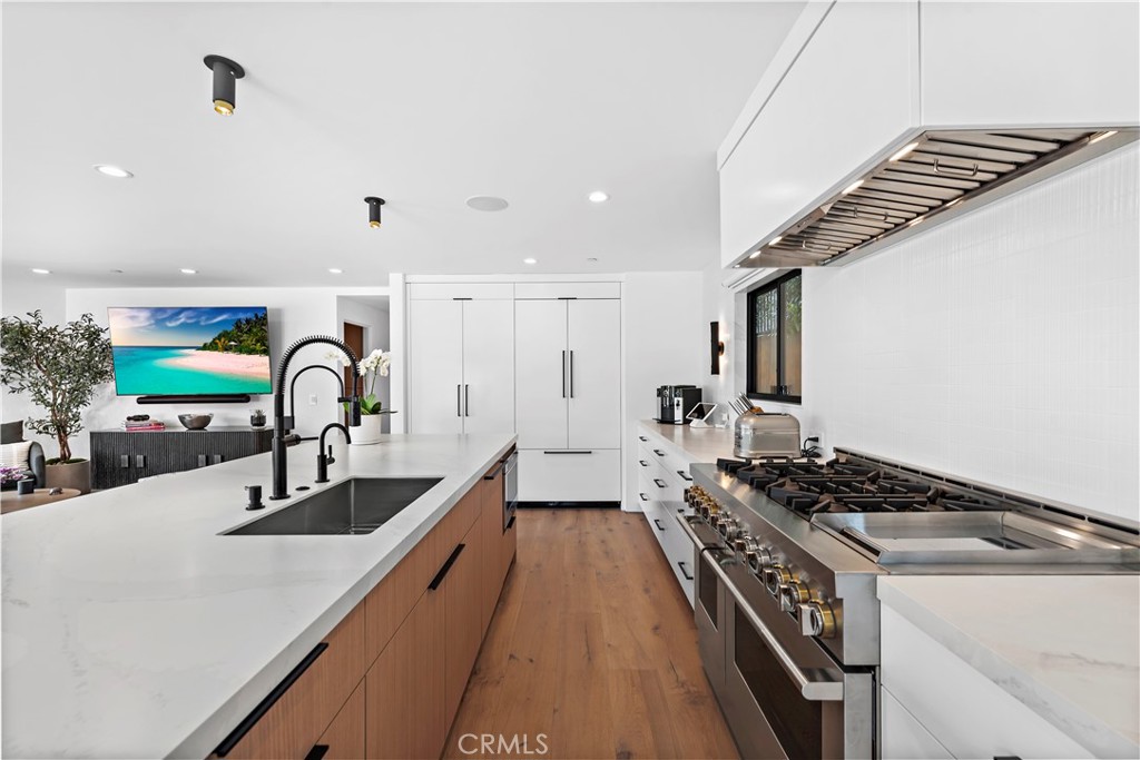 322 Iris Avenue Corona del Mar, CA 92625 - Photo 9 of 31