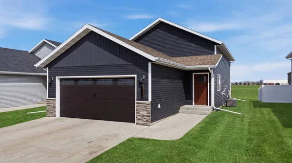 $349,900 | 1126 Highland Lane West, West Fargo, ND 58078