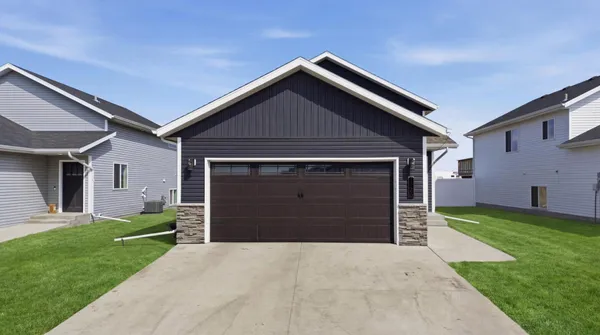 $349,900 | 1126 Highland Lane West, West Fargo, ND 58078
