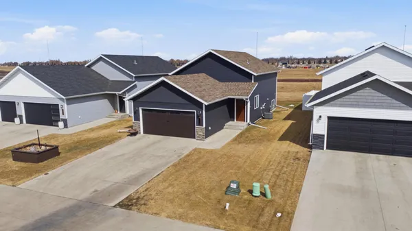$349,900 | 1126 Highland Lane West, West Fargo, ND 58078