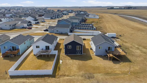 $349,900 | 1126 Highland Lane West, West Fargo, ND 58078