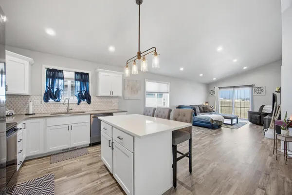 $349,900 | 1126 Highland Lane West, West Fargo, ND 58078