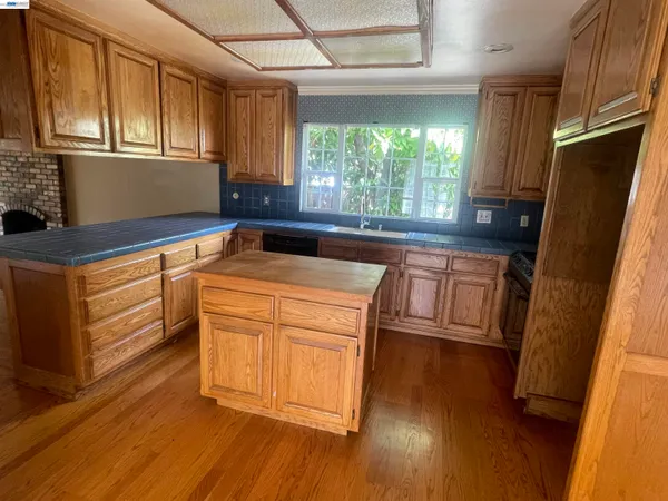 $1,299,950 | 7819 Highland Oaks Drive, Pleasanton, CA 94588