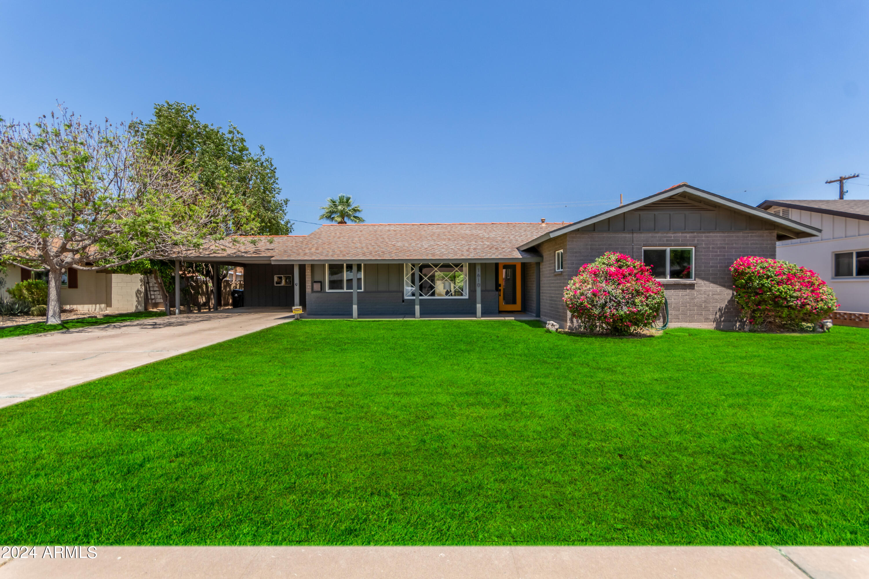 1610 West Lawrence Road Phoenix, AZ 85015 - Photo 2 of 41 01 - Lawrence