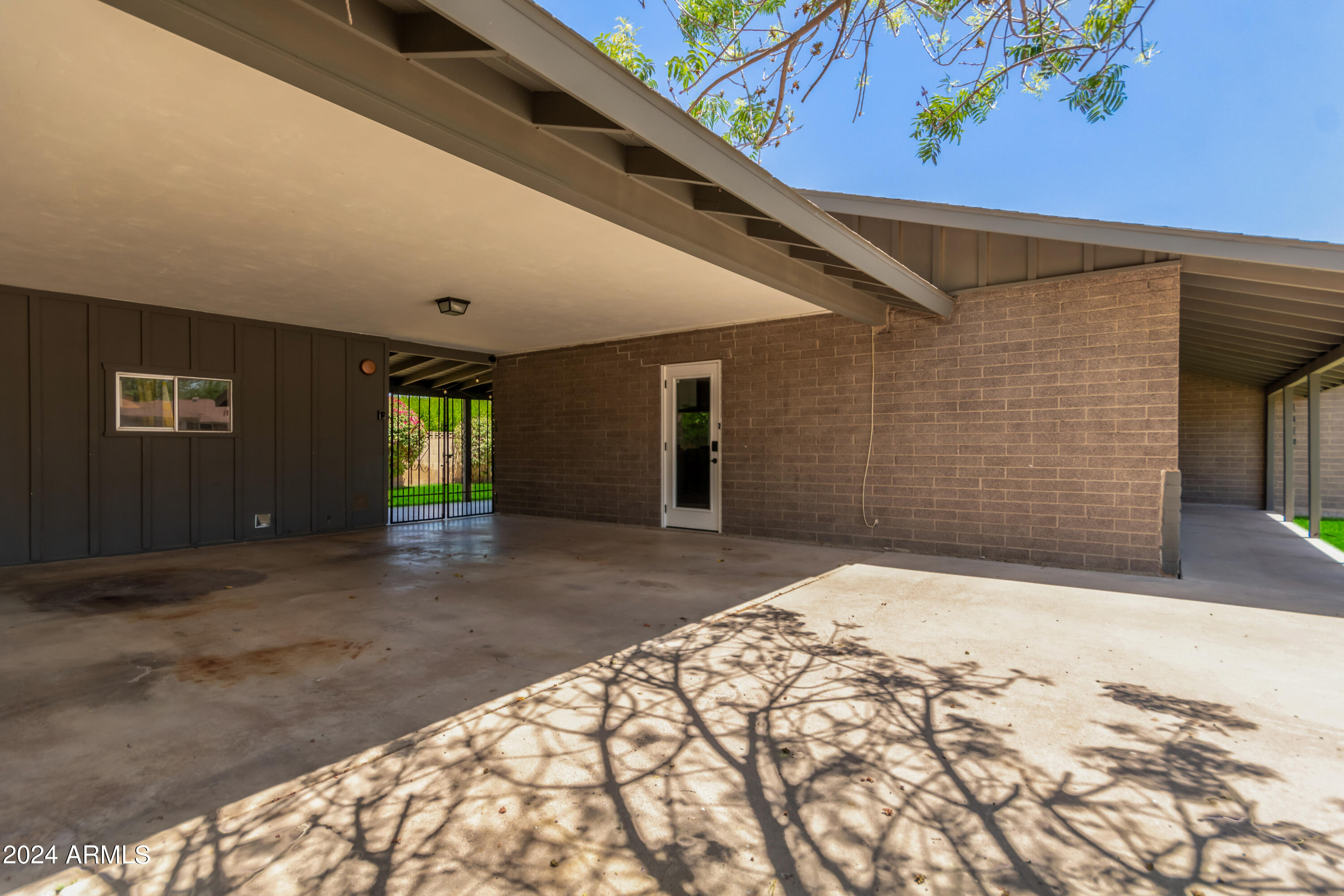 1610 West Lawrence Road Phoenix, AZ 85015 - Photo 5 of 41 07 - Lawrence