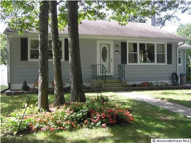 434 Roland Avenue Bayville, NJ 08721 - Photo 1 of 3 Primary Photo