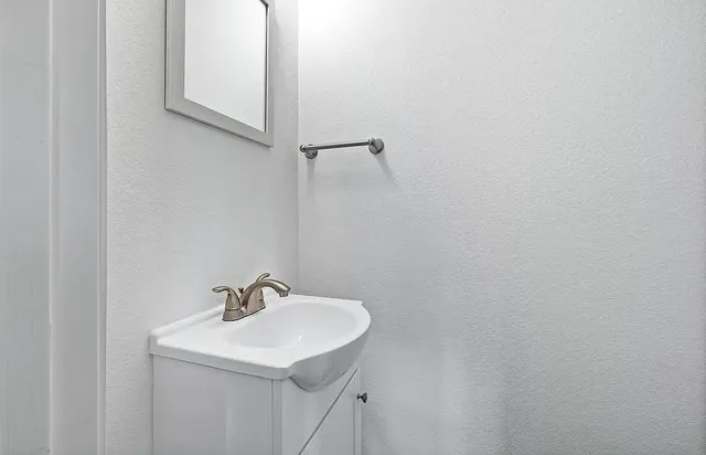 $1,300 | 404 East Elm Street, Denison, TX 75021