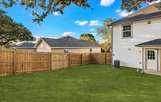 $1,300 | 404 East Elm Street, Denison, TX 75021