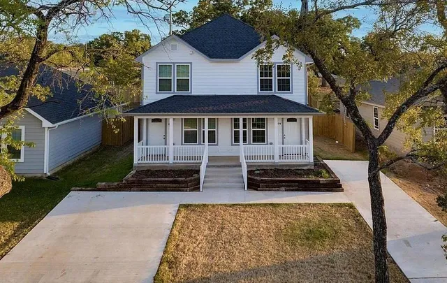 $1,300 | 404 East Elm Street, Denison, TX 75021