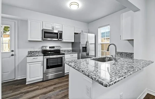 $1,300 | 404 East Elm Street, Denison, TX 75021